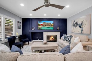 Smart-TV, Kamin, Tischtennisplatte, Arbeitsbereiche