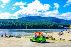Beach - Modern 1 Bed Suite Close to Town & Westwood Lake (Nanaimo)