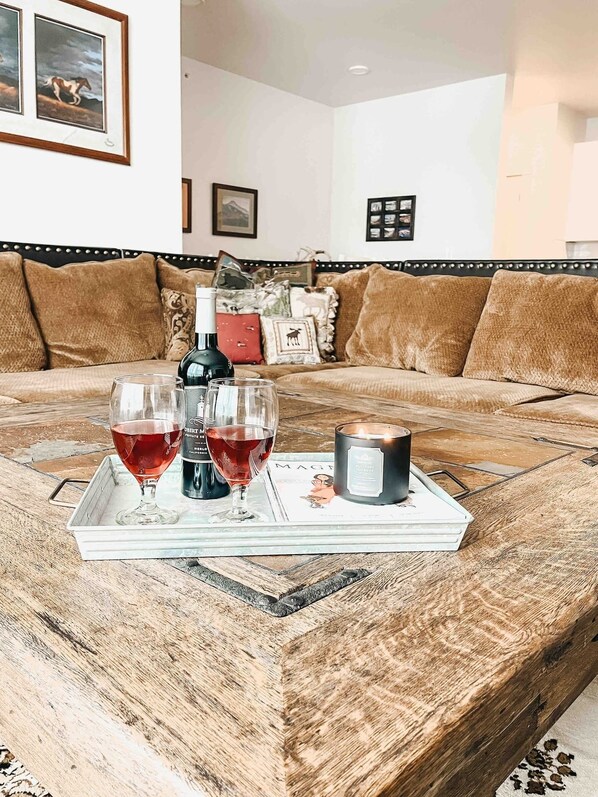 Interior - Pins Nest by Parallel 45 Farm (Livingston)