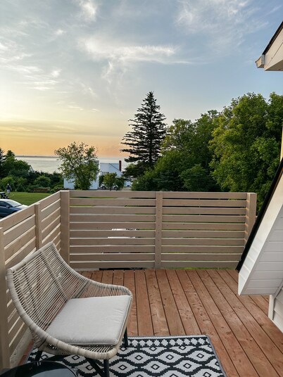 Zenora condo near the sea