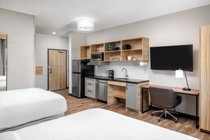 Studio, 2 Tempat Tidur Queen, bathtub difabel (Communications, Mobility) | Meja kerja, Wi-Fi gratis, dan seprai linen