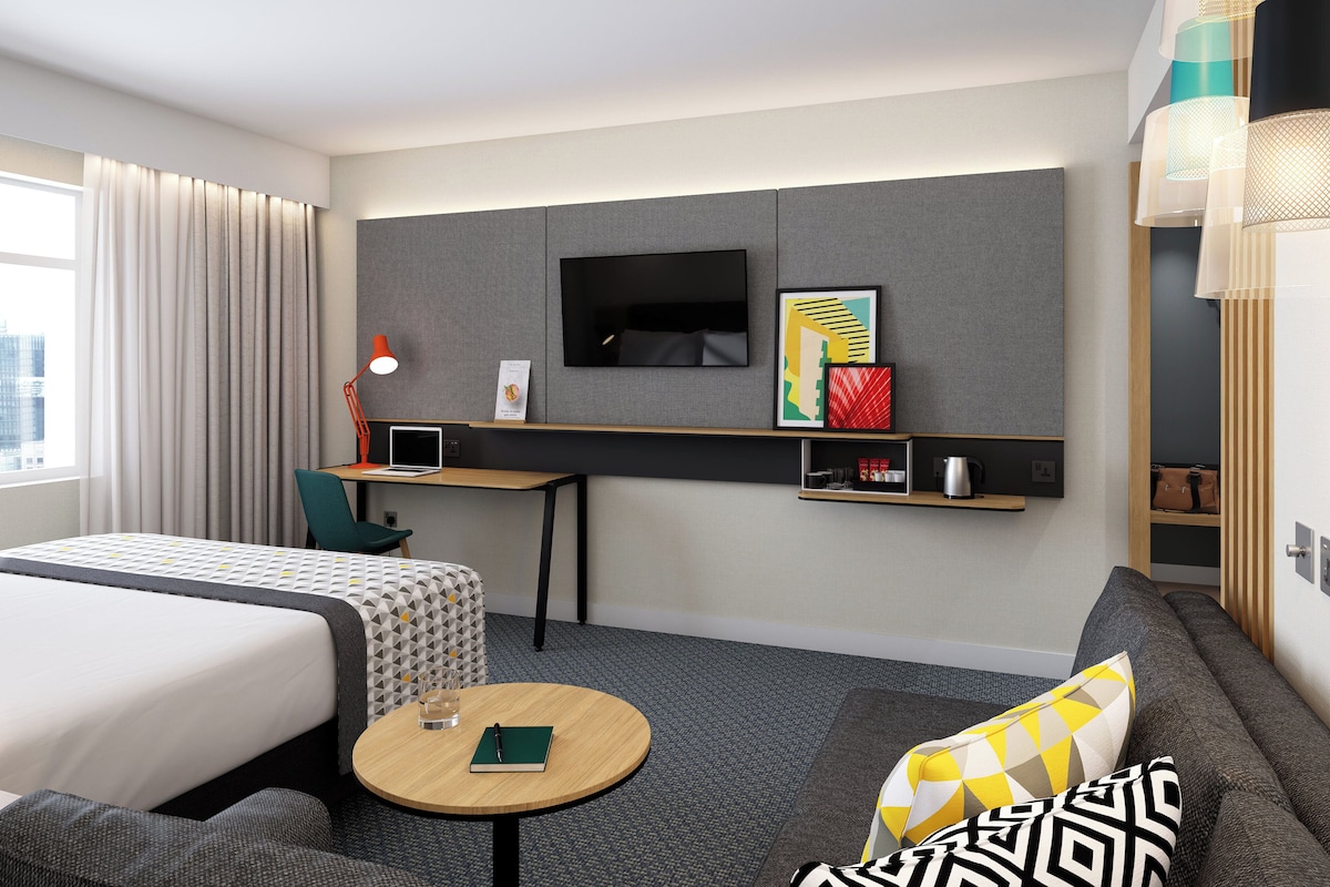 Minibar, coffres-forts dans les chambres, bureau