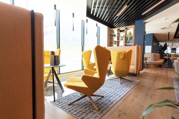 Bar (on property) - Holiday Inn Blackpool by IHG (Blackpool)