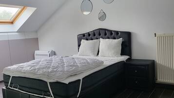 1 slaapkamer, een strijkplank/strijkijzer, gratis wifi, beddengoed