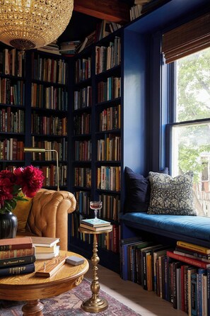 Interior - The Brick House Mansion in downtown Livingston (Livingston)