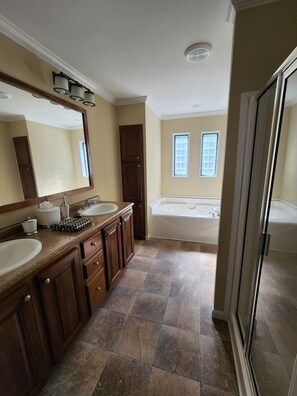 Shower, hair dryer, towels, soap - Mountain Home,  PET FRIENDLY!!  Anderson Farms@Fall Creek Falls State Park  (Pikeville)
