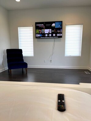 3 bedrooms, desk, iron/ironing board, WiFi