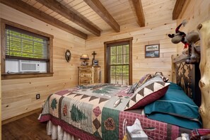 2 bedrooms, desk, free WiFi, bed sheets