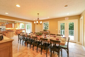 Dining - Large vacation home in Kings Mountain with incredible views, and tons of room. (Kings Mountain)