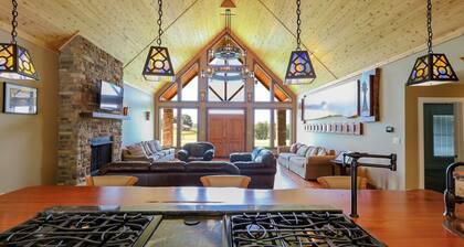 Cozy vacation home in Kings Mountain with incredible views, and tons of room.