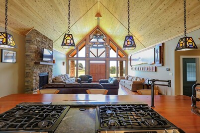 Cozy vacation home in Kings Mountain with incredible views, and tons of room.