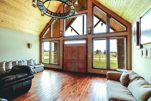 Interior - Large vacation home in Kings Mountain with incredible views, and tons of room. (Kings Mountain)