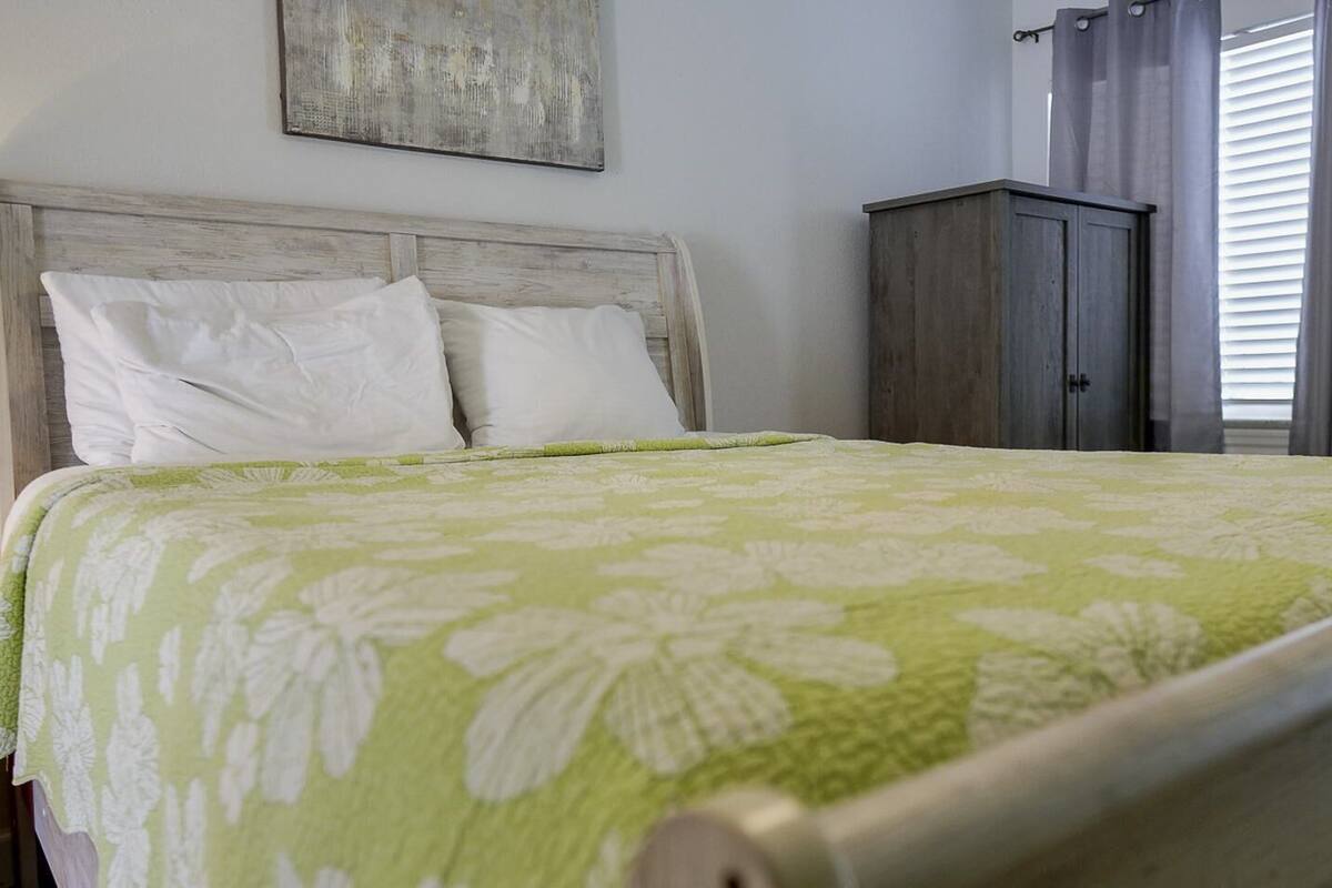 Egyptian cotton sheets, free WiFi, bed sheets