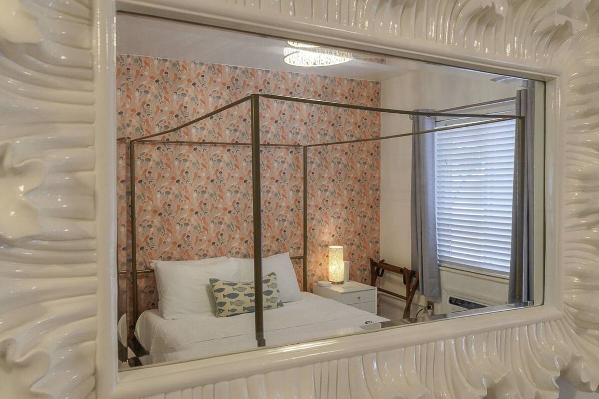 Basic Room | Egyptian cotton sheets, free WiFi, bed sheets