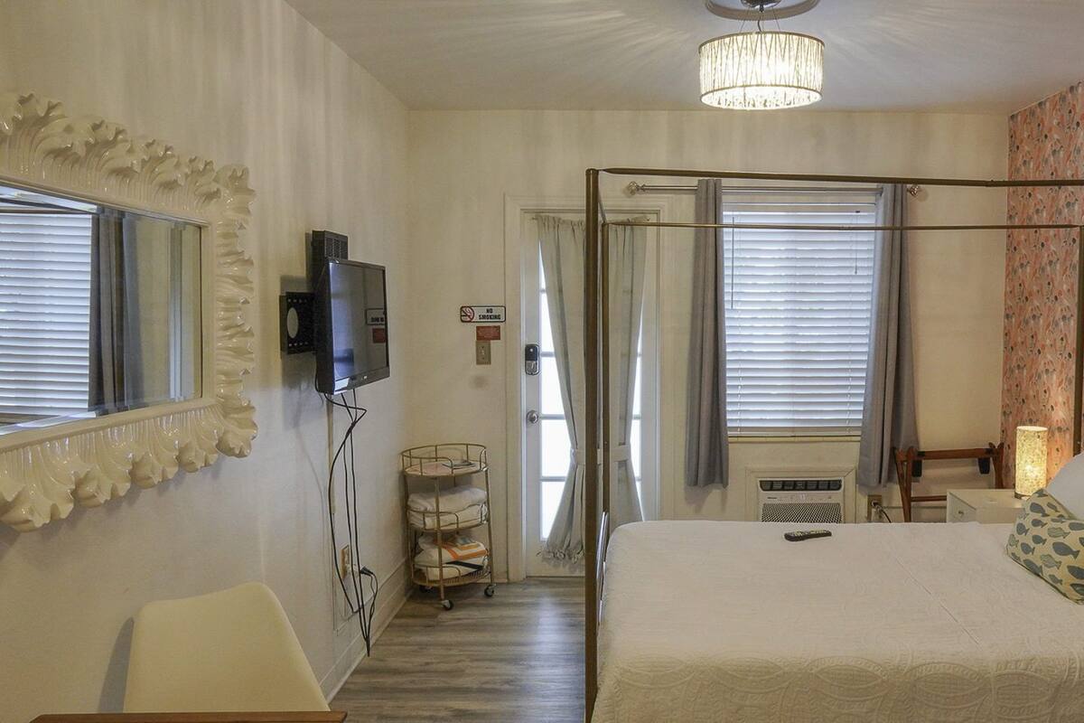 Egyptian cotton sheets, free WiFi, bed sheets