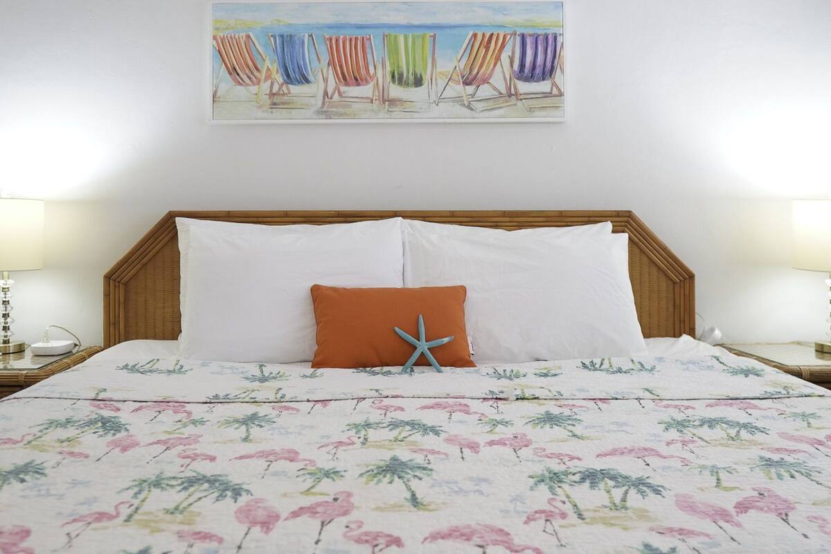Egyptian cotton sheets, free WiFi, bed sheets