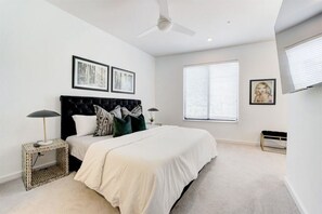 2 bedrooms, iron/ironing board, WiFi, bed sheets - Just steps away from the best Downtown and Midtown OKC have to offer. (Oklahoma City)