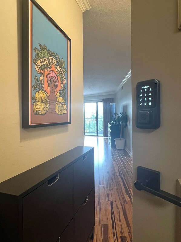 Interior - Exceptional Location & Privacy. Close to UAB, Downtown, and Major Hospitals. (Birmingham)