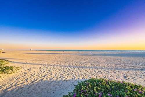 Short Walk To Silver Strand Beach & Shops, Surfing