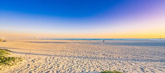 Amazing Reviews, Walk To Beach