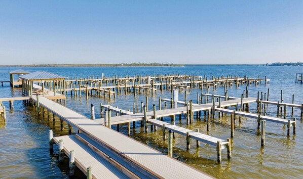 Marina - Boat Slip Included. Bayview 81. Sleeps 6 (Orange Beach)