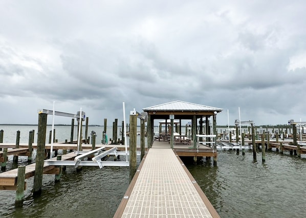 Marina - Boat Slip Included. Bayview 81. Sleeps 6 (Orange Beach)