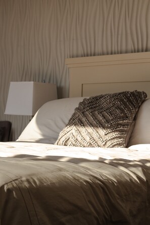Egyptian cotton sheets, premium bedding, down comforters, pillowtop beds - Villas Quijote Valle (Santa Rosa)