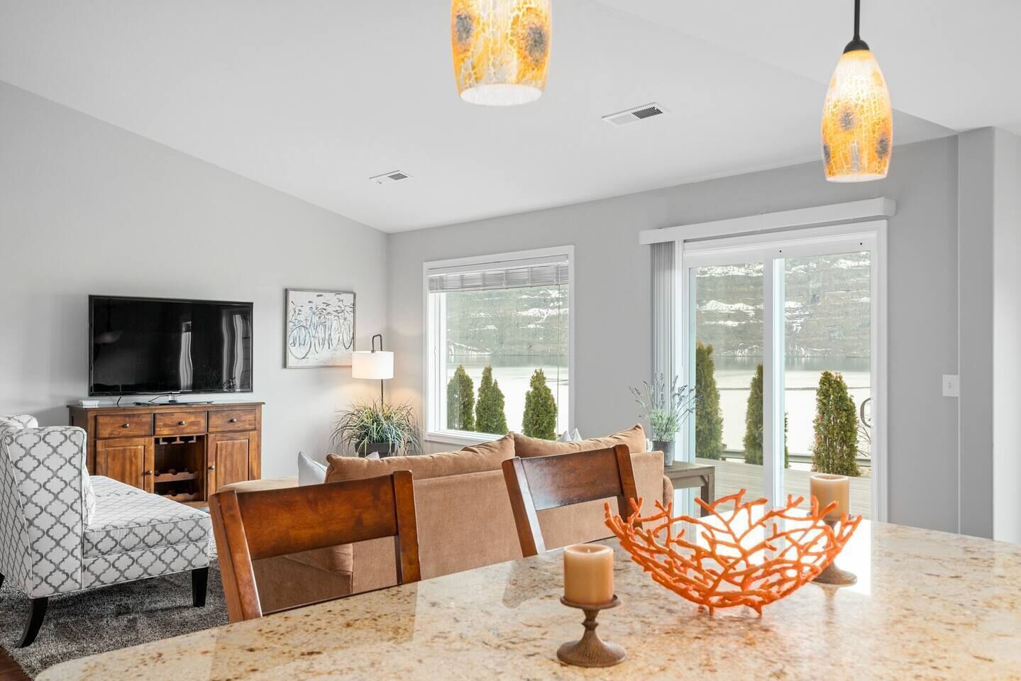 Columbia River views | Close to The Gorge | Dogs OK