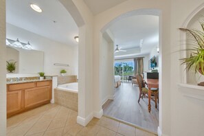 3 chambres, fer et planche à repasser, Wi-Fi, draps fournis