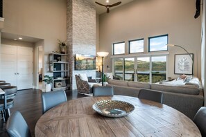 Télévision, cheminée