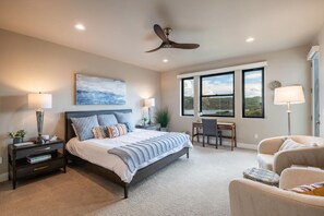 5 quartos, escrivaninha, Wi-Fi, roupa de cama