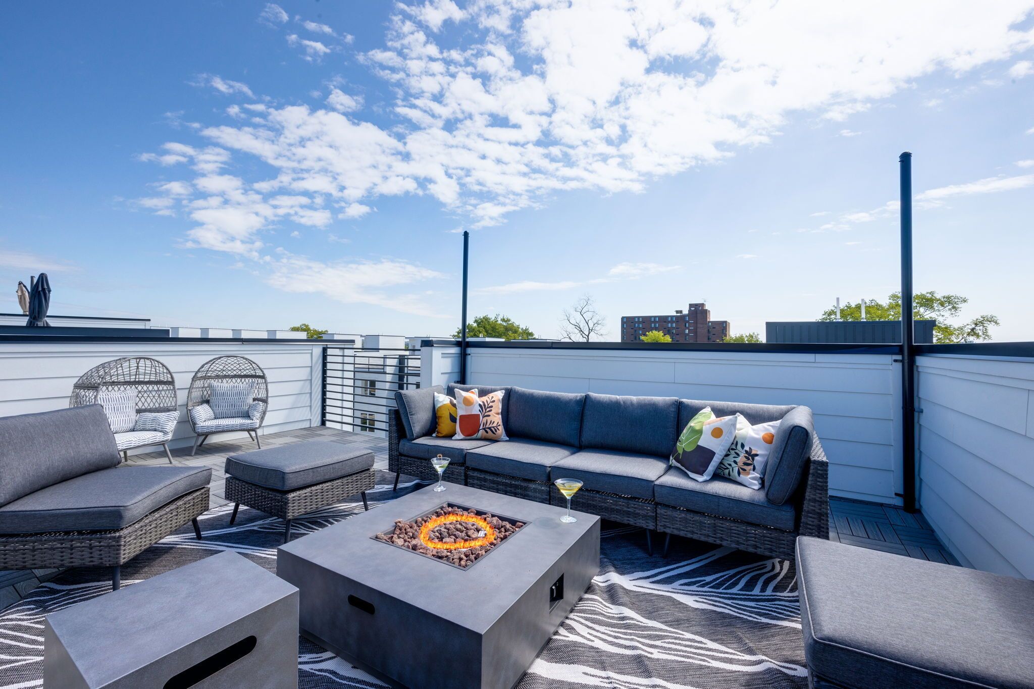 En-Vogue Vacay - Rooftop Deck- Minutes to Broadway