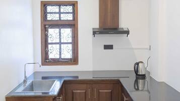 Appartement familial | Cuisine privée | Bouilloire électrique, vaisselle et ustensiles