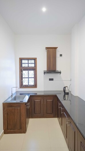 Family Apartment | Private kitchen | Electric kettle, cookware/dishes/utensils - Jamuna Villa (Nallur)
