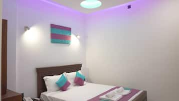 Chambre Standard double | Literie de qualité, lit avec matelas à plateau-coussin