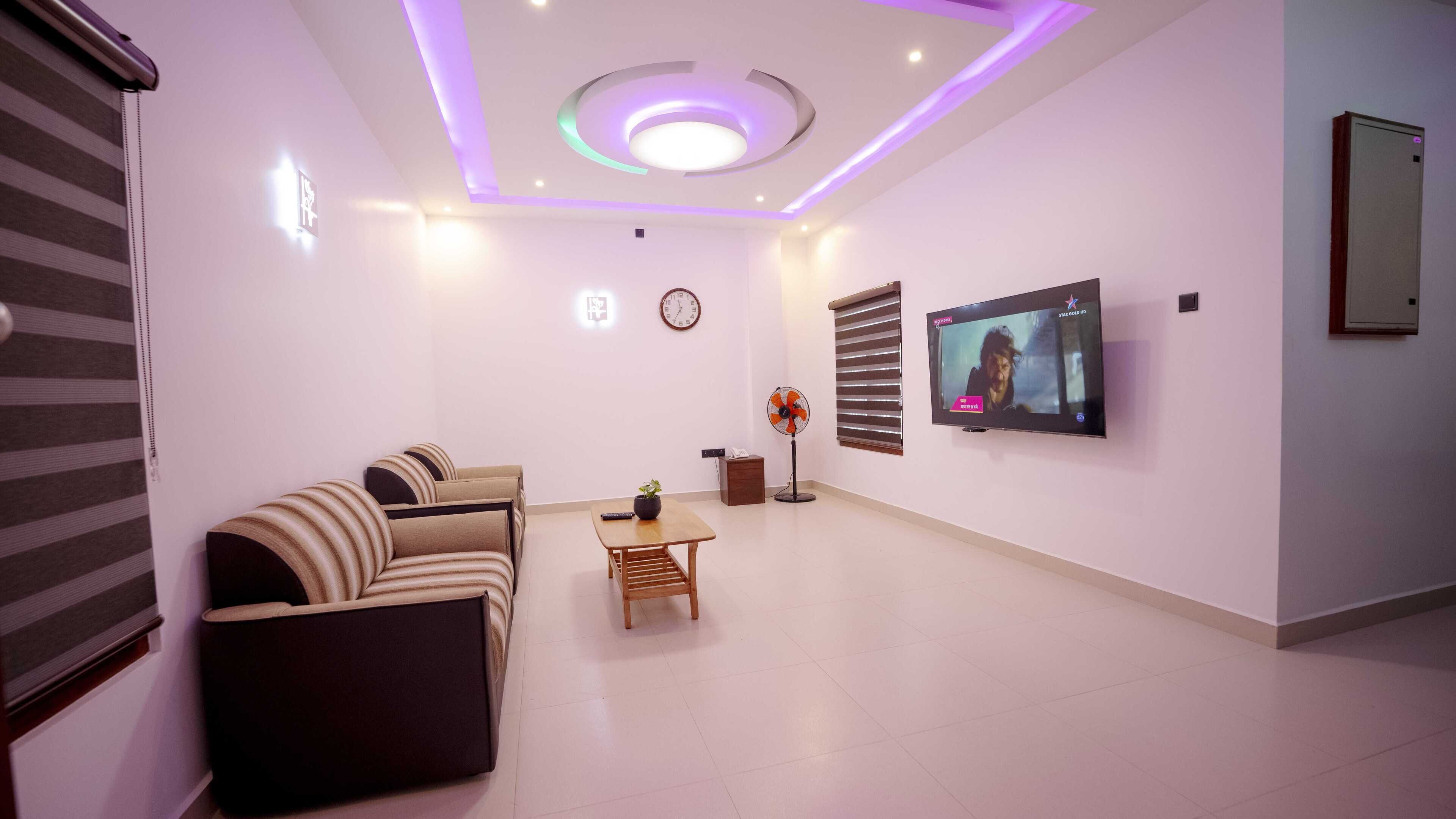 Departamento familiar | Área de sala de estar | Televisión de pantalla plana de 40 pulgadas con canales vía satélite 