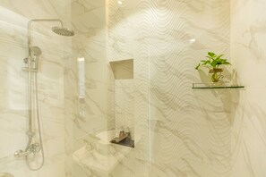 Bathroom - Simmi 6 Hotel & Apartment (Ho Chi Minh City)