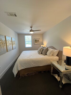 3 habitaciones, tabla de planchar con plancha, wifi y ropa de cama