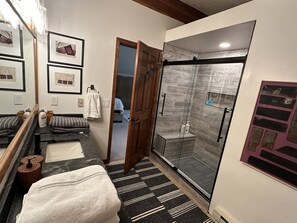 Hair dryer, towels, soap, shampoo - Cozy mountain retreat, views of Grand Teton, 30 minutes to JHMR and downtown.   (Jackson)