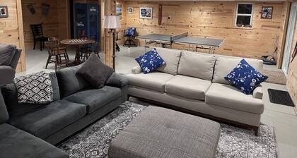 Spacious home, 12 miles from Nubs Nob, Harbor Springs surrounded by forest.