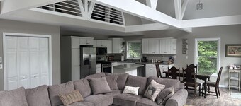 Spacious home, 12 miles from Nubs Nob, Harbor Springs surrounded by forest.