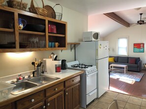 Fridge, microwave, oven, stovetop - Charming!!!
A Midtown cottage in the center of it all! (Memphis)