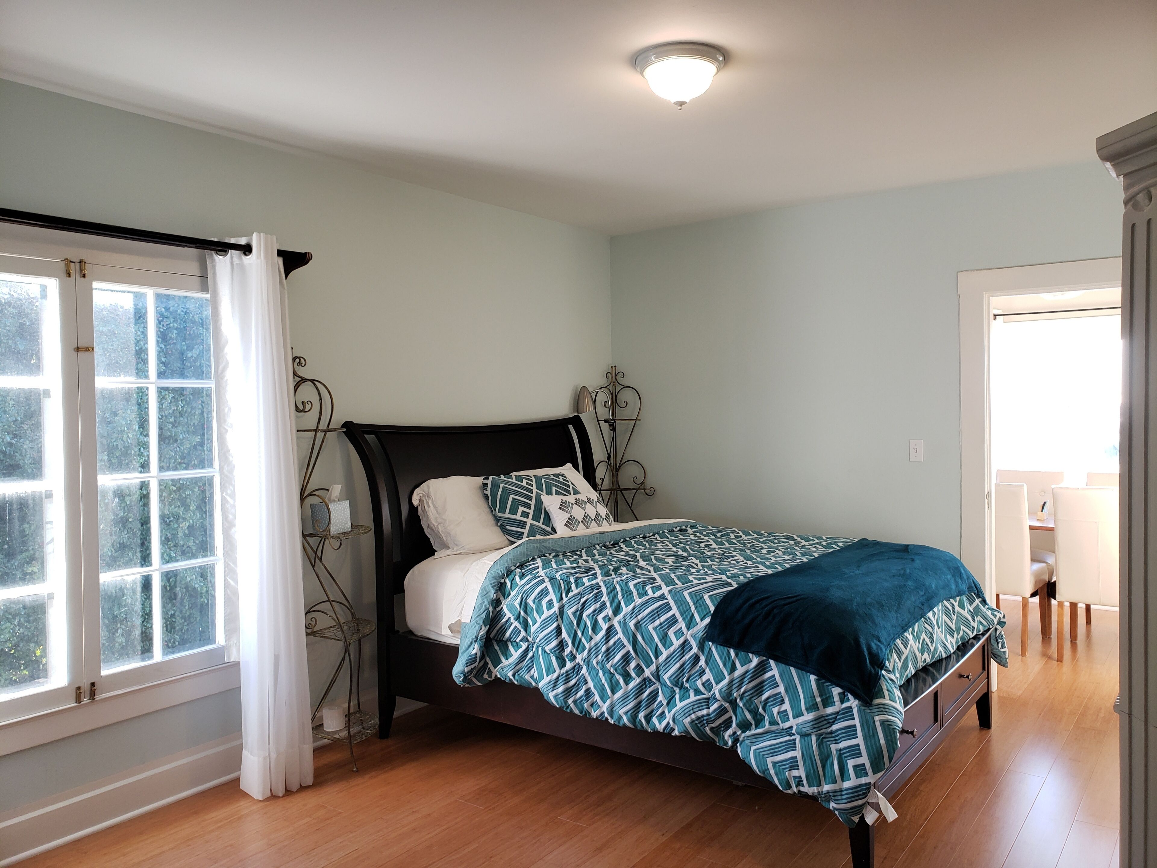 North Berkeley 1bd/1ba condo with View- Steps to Campus, BART, Cafes, Shops