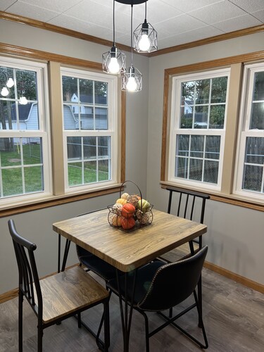 Cape Cod on Broad, Stay in the Heart of Ashland