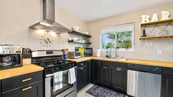 獨棟房屋 | 私人廚房 | 大型冰箱、微波爐、烤箱、爐台