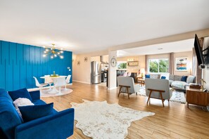 House | Living area | 60-inch LED TV with digital channels - Casita Cerritos  (Palm Springs)