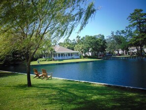 Property grounds - FALL DEALS! GROUND FLOOR-CLOSE TO BEACH VILLAGE PIER RESTAURANTS. DOG FRIENDLY! (St. Simons Island)