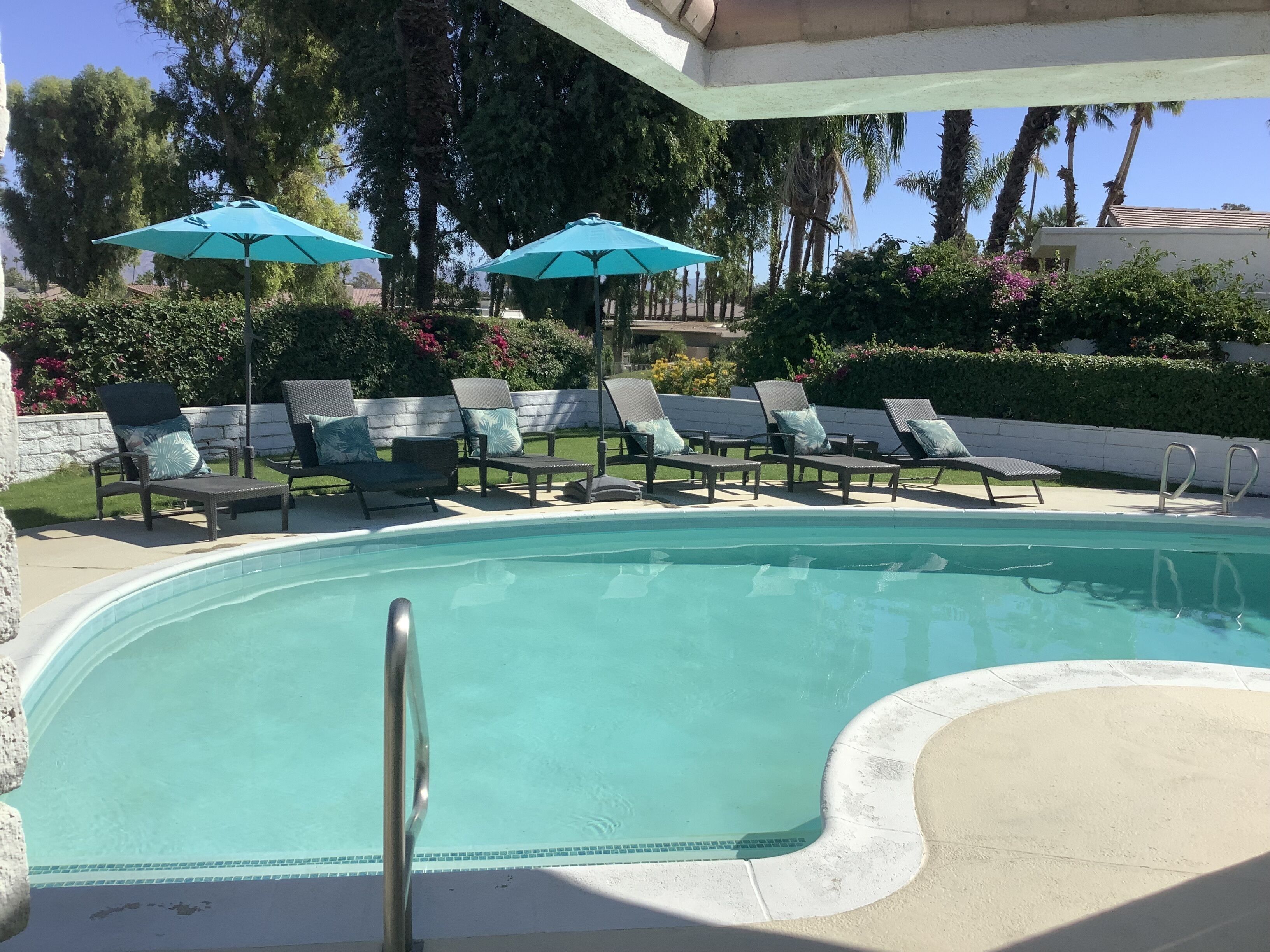 ~Palm Desert Oasis/Bermuda Dunes Country Club, Private Pool Mid Century Home~