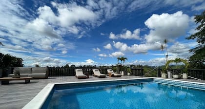 Espectacular casa de lujo de 9 habitaciones y 10 baños en Calarcá Quindío.
