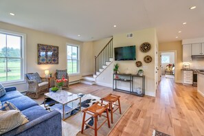 TV - Picturesque Farmhouse Retreat Minutes from Stowe (Morrisville)